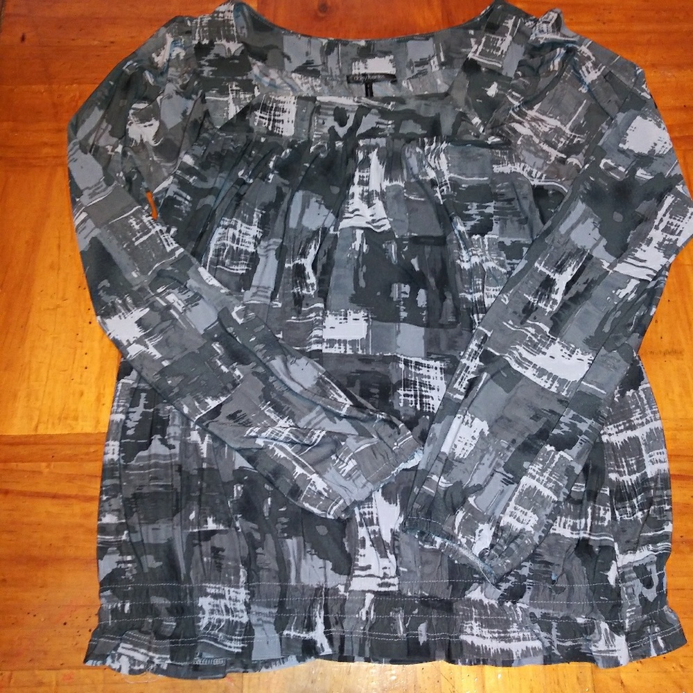Blk/Gry/ white blouse. Lightweight